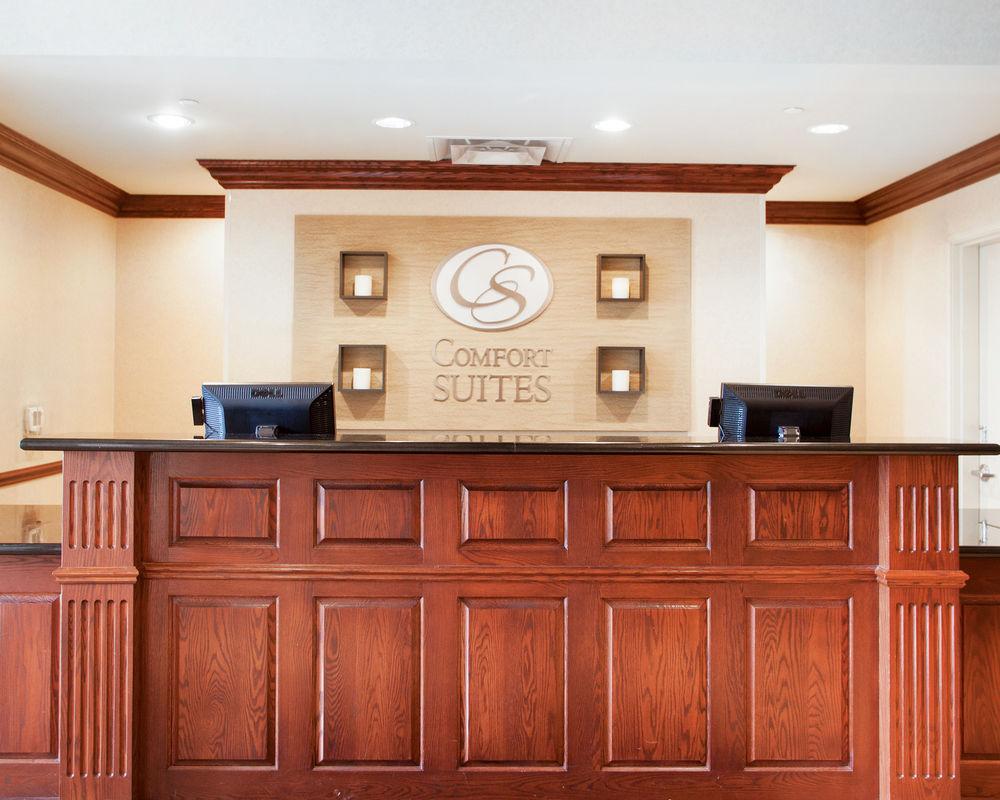 Holiday Inn Express & Suites Milwaukee Nw - Park Place By Ihg Zewnętrze zdjęcie