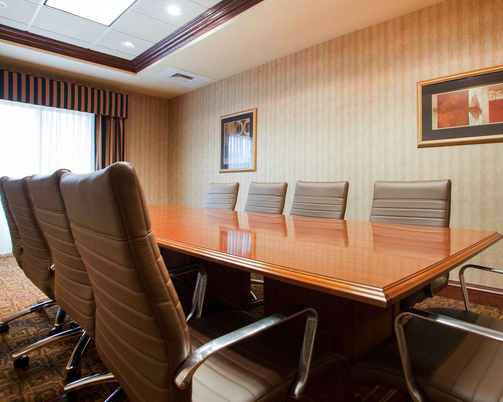 Holiday Inn Express & Suites Milwaukee Nw - Park Place By Ihg Zewnętrze zdjęcie