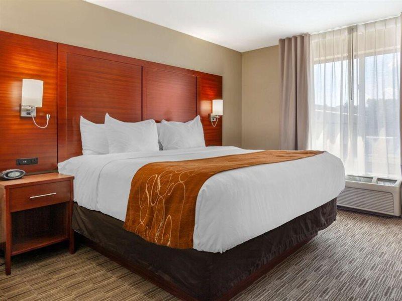 Holiday Inn Express & Suites Milwaukee Nw - Park Place By Ihg Zewnętrze zdjęcie