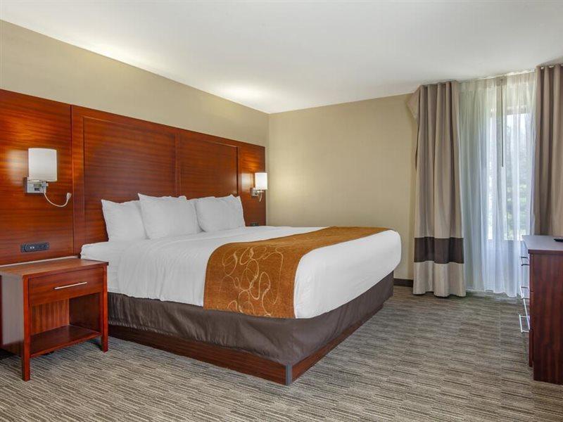 Holiday Inn Express & Suites Milwaukee Nw - Park Place By Ihg Zewnętrze zdjęcie