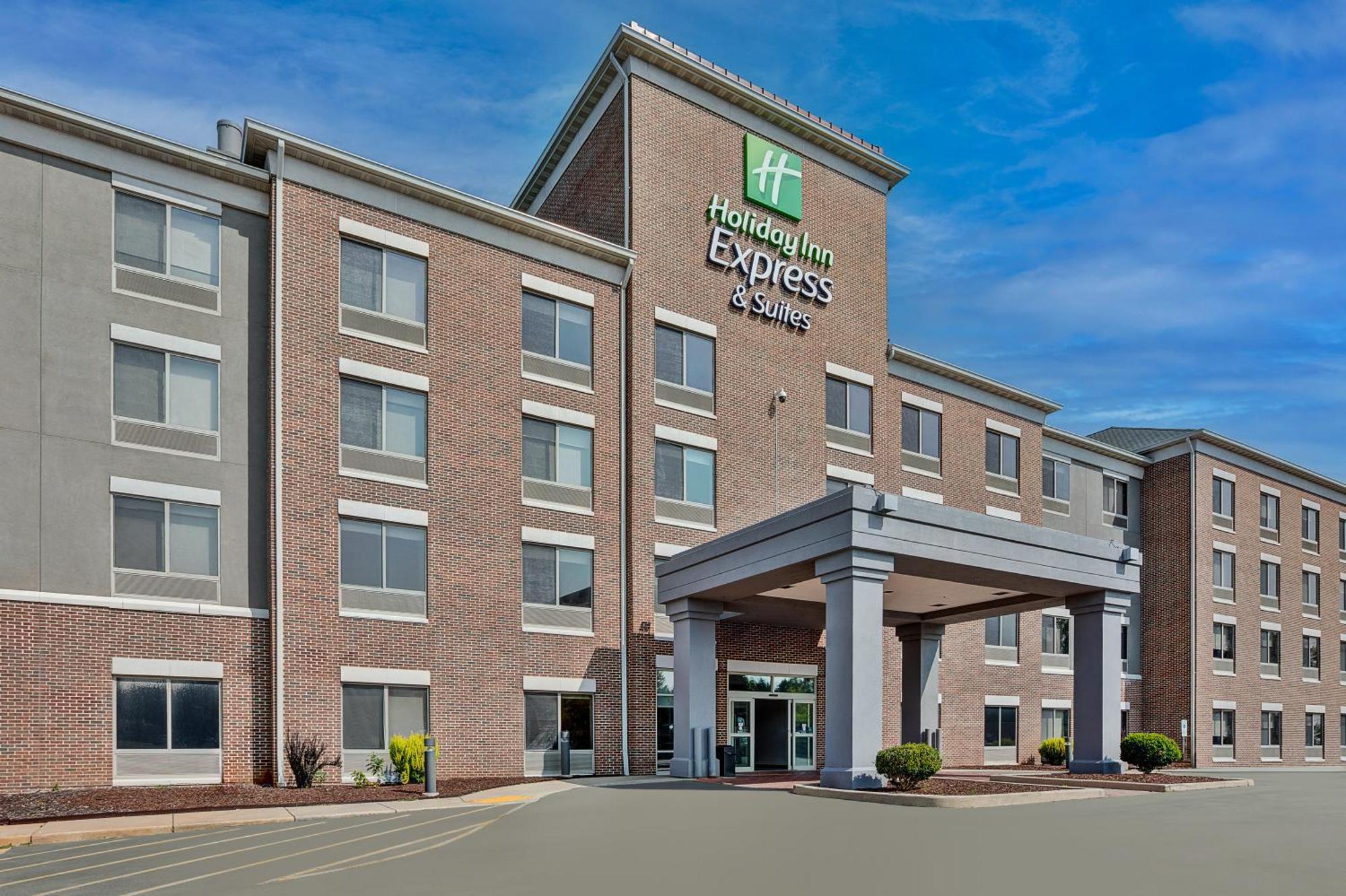 Holiday Inn Express & Suites Milwaukee Nw - Park Place By Ihg Zewnętrze zdjęcie