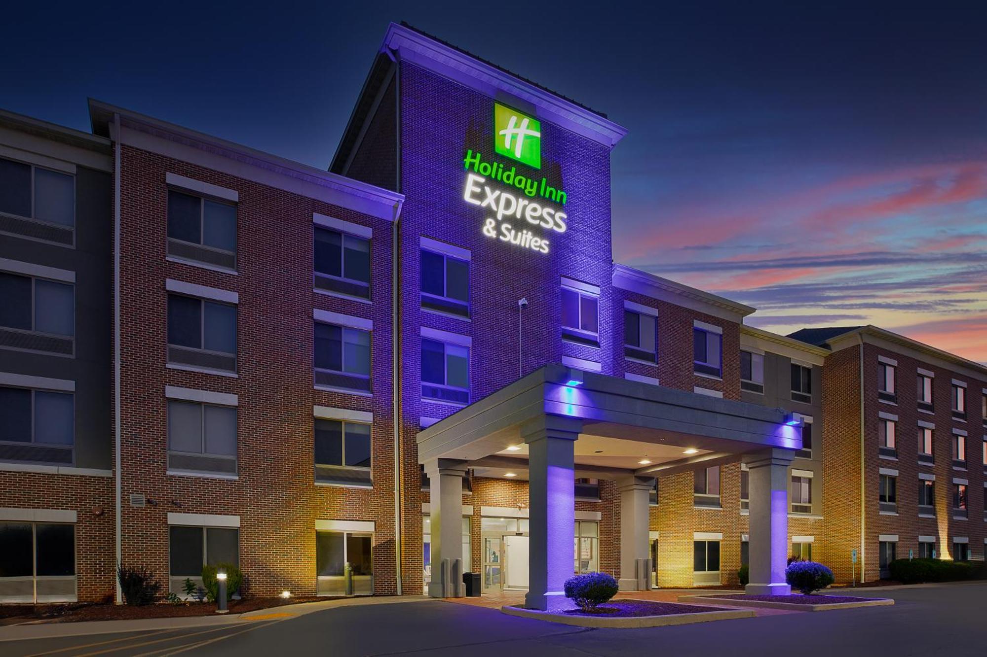 Holiday Inn Express & Suites Milwaukee Nw - Park Place By Ihg Zewnętrze zdjęcie