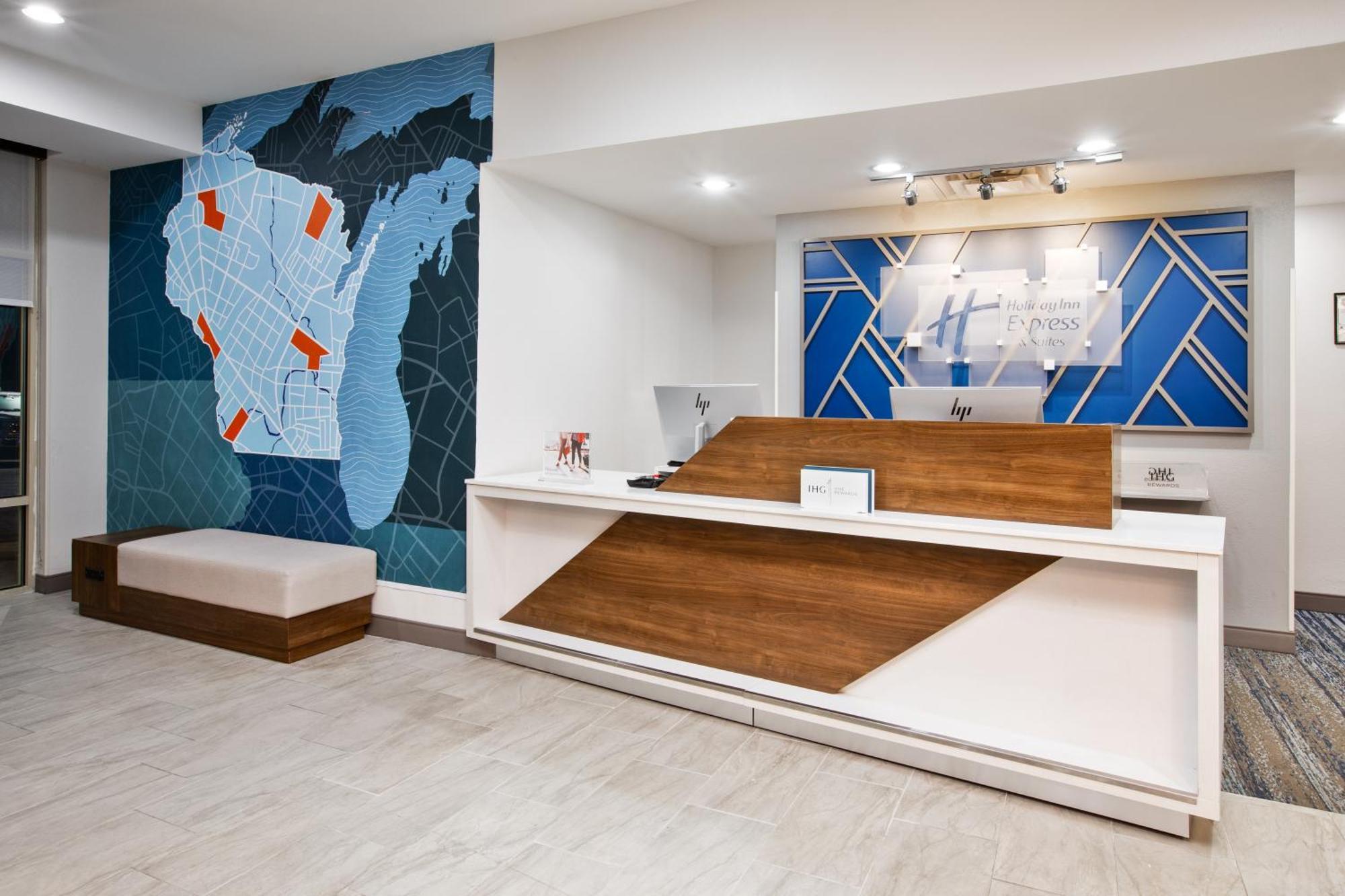 Holiday Inn Express & Suites Milwaukee Nw - Park Place By Ihg Zewnętrze zdjęcie