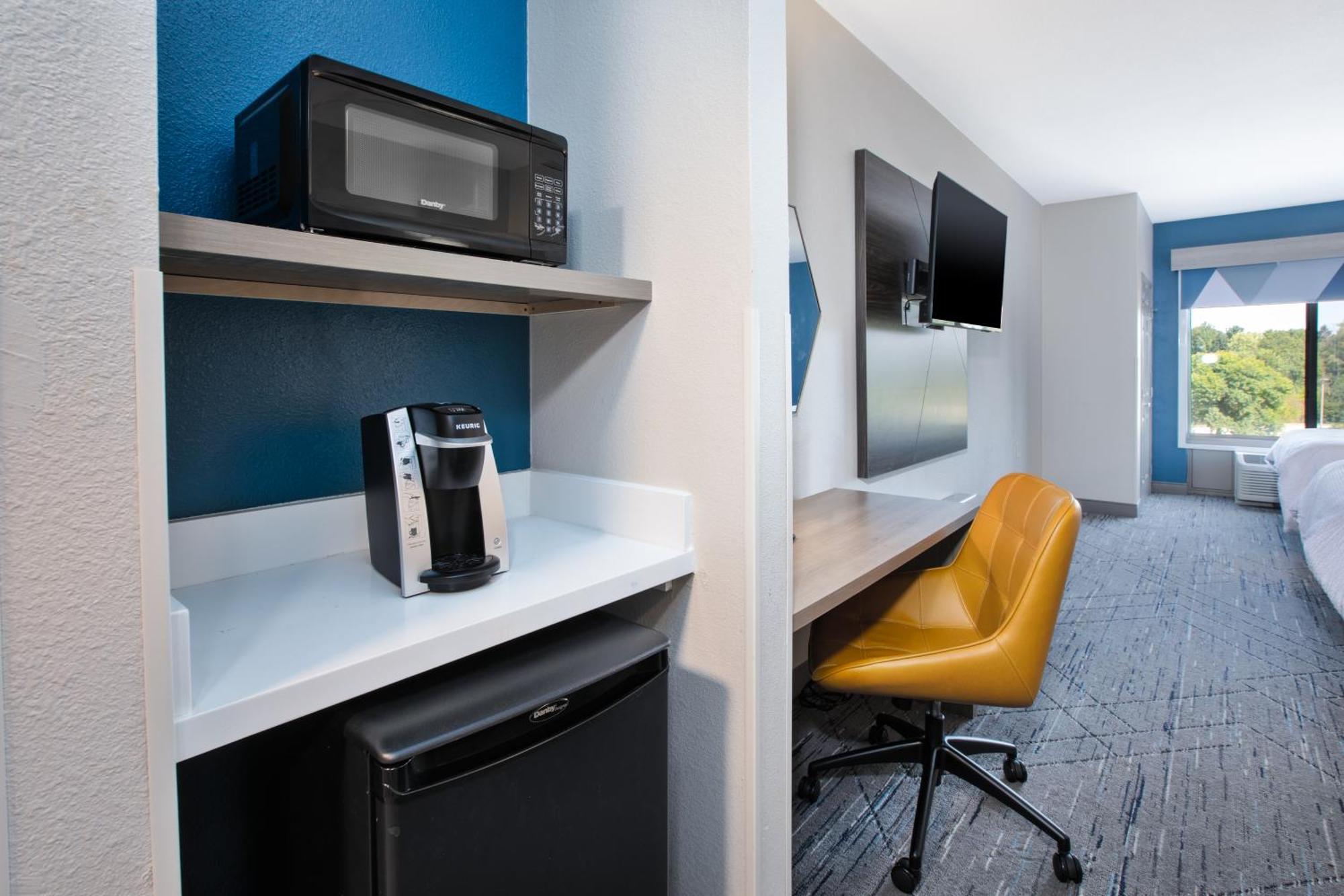 Holiday Inn Express & Suites Milwaukee Nw - Park Place By Ihg Zewnętrze zdjęcie