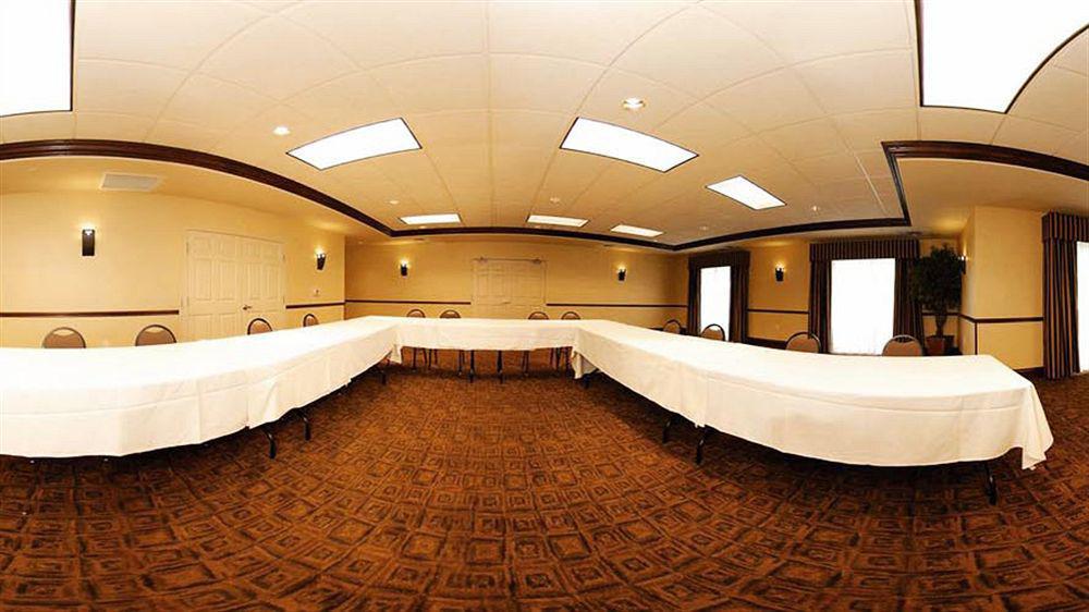 Holiday Inn Express & Suites Milwaukee Nw - Park Place By Ihg Zewnętrze zdjęcie